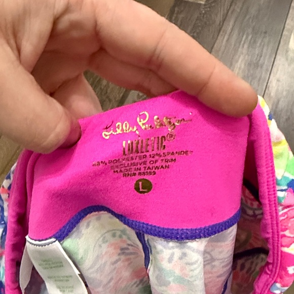 Lilly Pulitzer Vibrant Patterned  capri Leggings - Picture 2 of 3